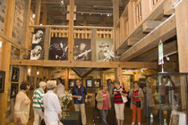 Raaseporin valokuvakeskuksen "Kiskon kesä" -näyttelyn avajaiset 2.6.2016