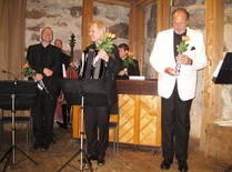 Esiintyjien kukitus 19.7.