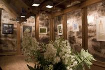 J.O. Mollander taidekokoelmanäyttelyn "Maailma periaatteessa" avajaiset 1.7.