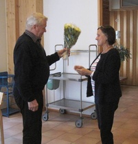 Vuosikokouksessa 16.3.2016 Olavi Henttistä muistettiin syntymäpäivän johdosta. Kuva: Jaana Joutsen